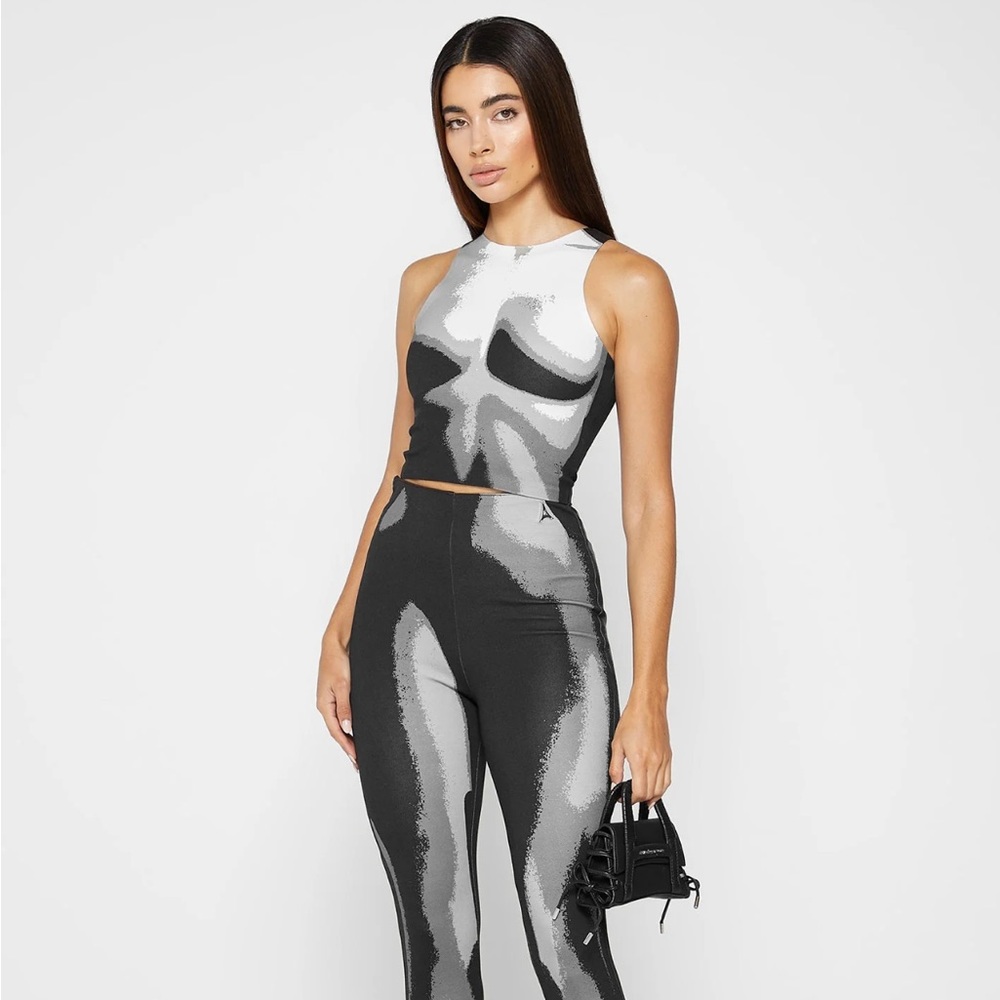 Maniere de Voir Two Piece Set